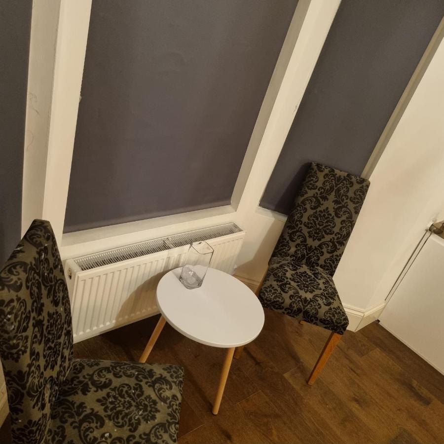 41 Crawley Road Apartment Лутън Екстериор снимка